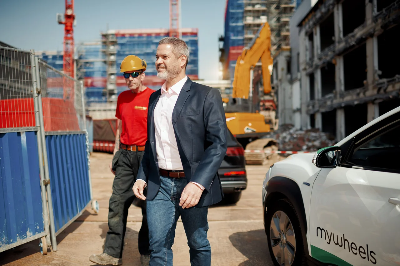 Zakelijke klant op bouwplaats