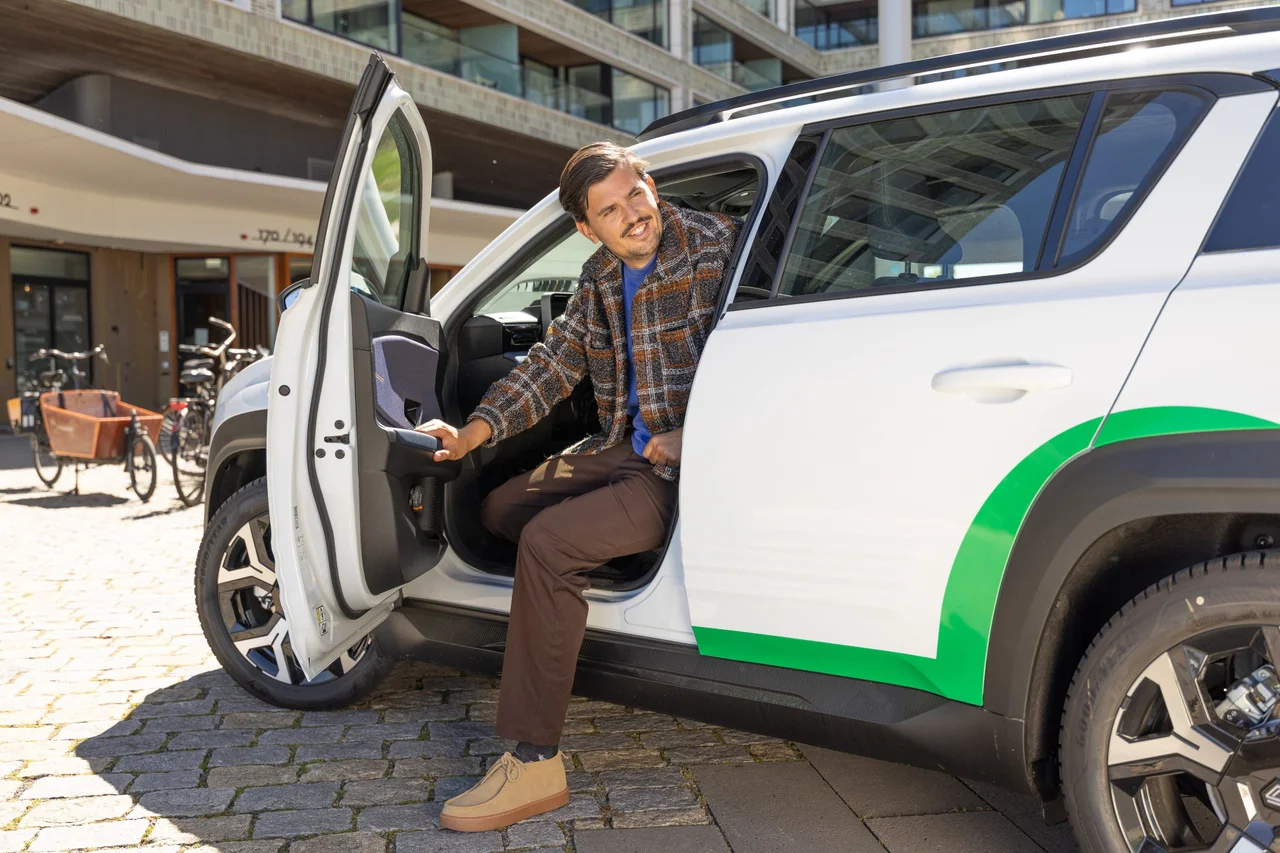 Man opent MyWheels deelauto