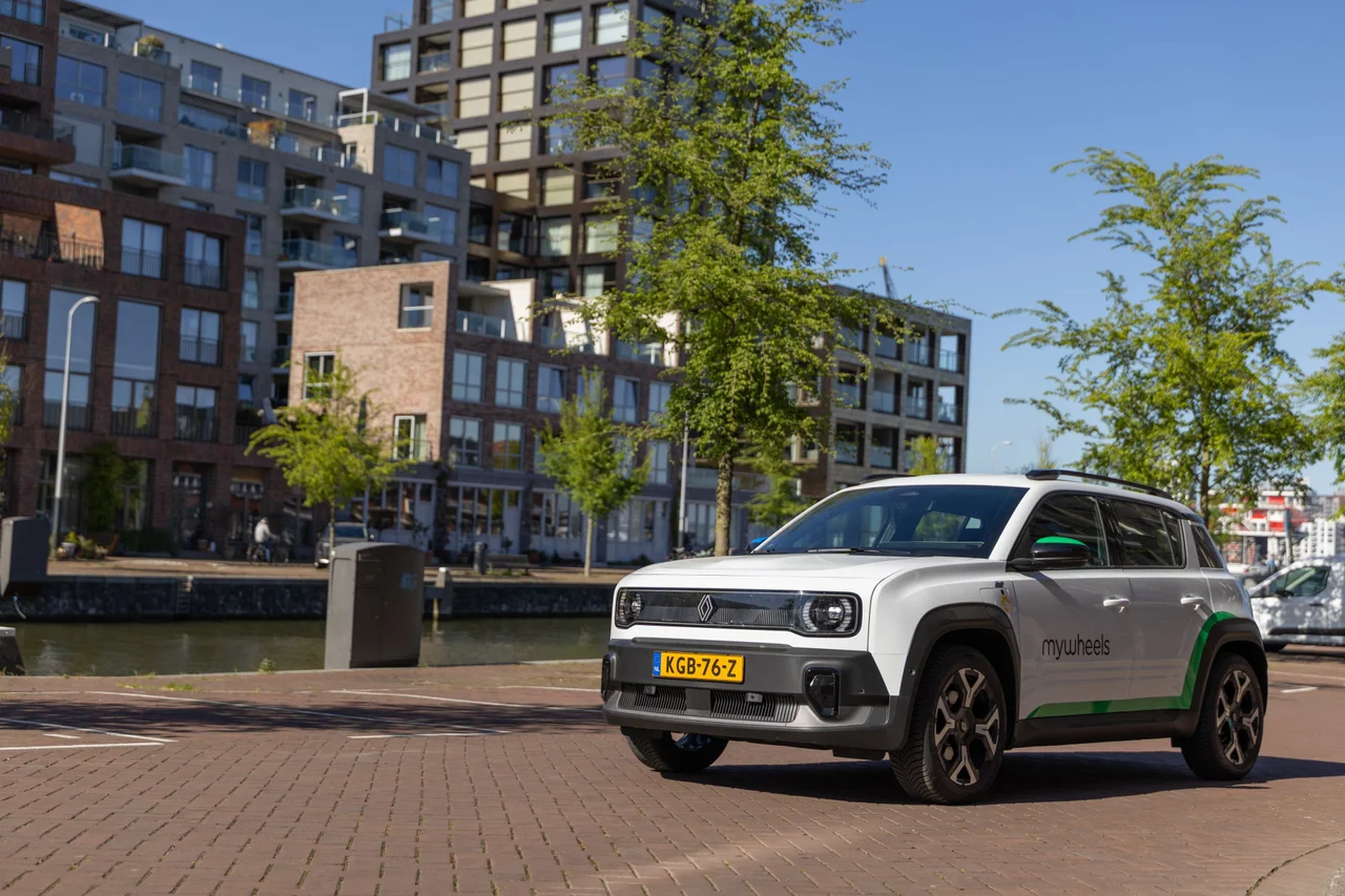 Renault 4 deelauto in Amsterdam 